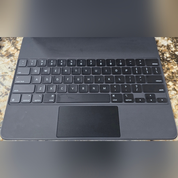 Wi-Fi Only Apple iPad Pro 12.9" 5th Gen 512 GB with Magic Keyboard & 2nd Gen Pen - Picture 5 of 14